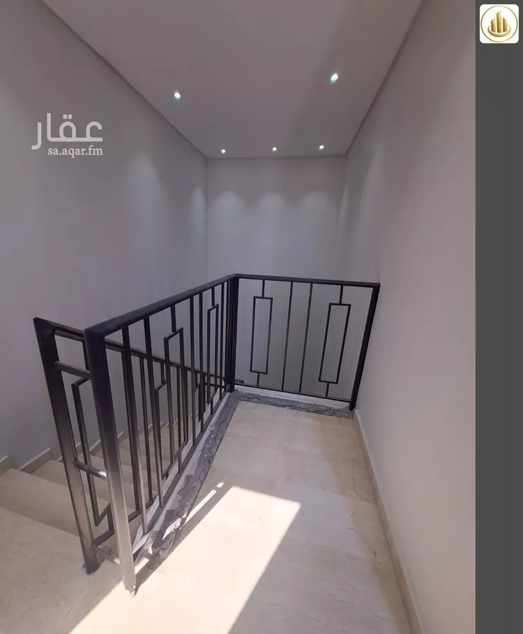 Floor for Sale in Riyadh Al Janadriyah 6