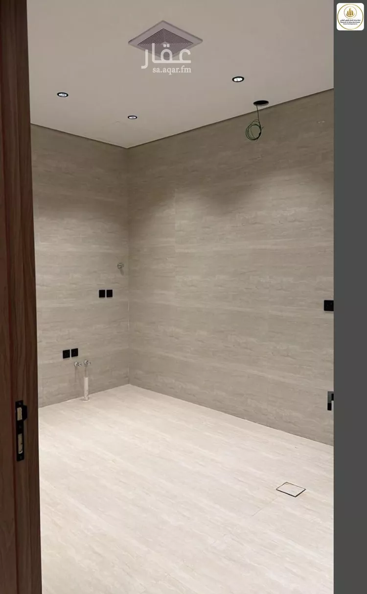 Floor for Sale in Riyadh Ar Rimal 9