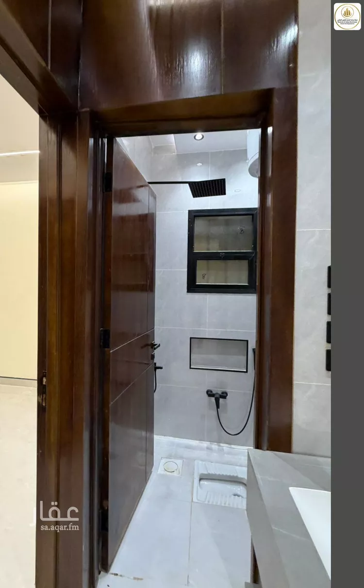 Floor for Sale in Riyadh Al Janadriyah 10