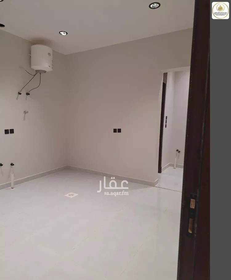 Floor for Sale in Riyadh Al Janadriyah 8