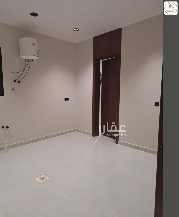 Floor for Sale in Riyadh Al Janadriyah 12