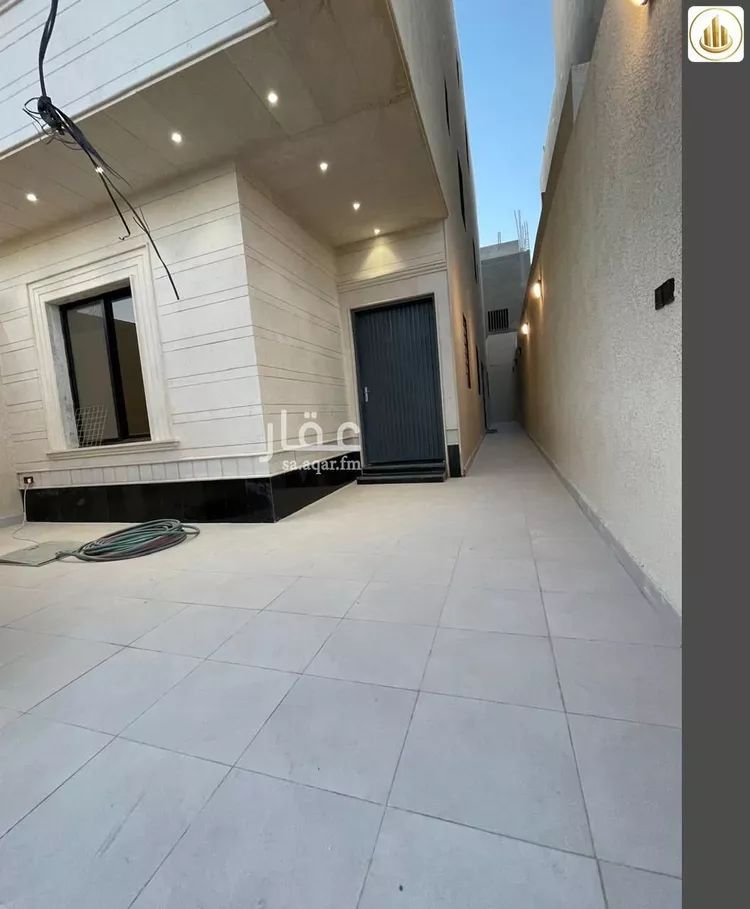 Floor for Sale in Riyadh Al Janadriyah 7