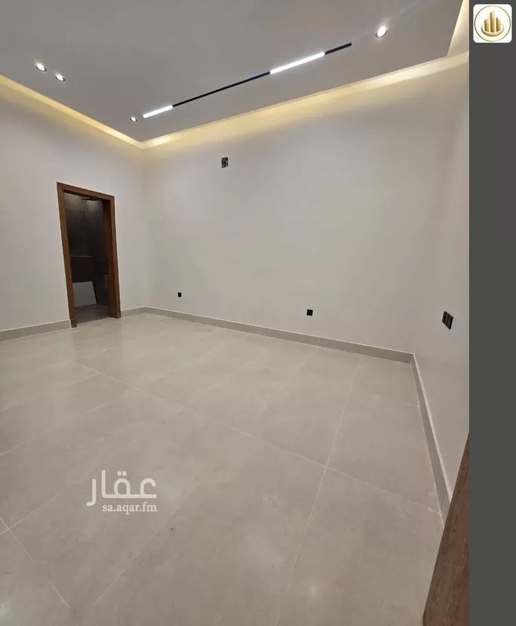 Floor for Sale in Riyadh Al Janadriyah 8