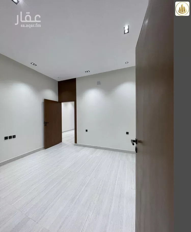 Floor for Sale in Riyadh Al Janadriyah 6