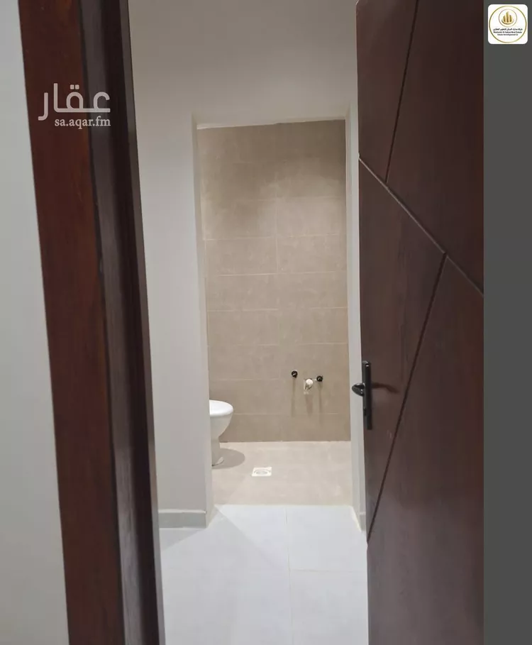Floor for Sale in Riyadh Al Janadriyah 10