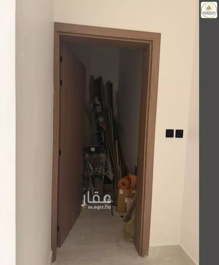 Floor for Sale in Riyadh Ar Rimal 11