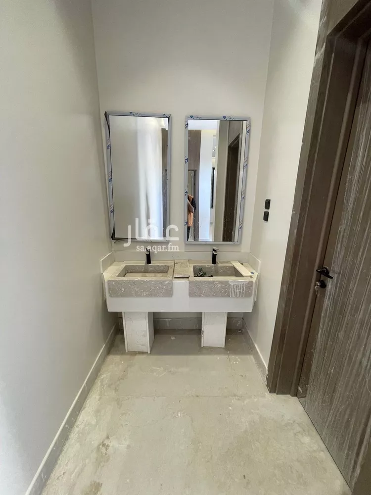 فيلا للبيع في شارع حمزة القبيطي, حي الرمال, مدينة الرياض, منطقة الرياض صورة 2