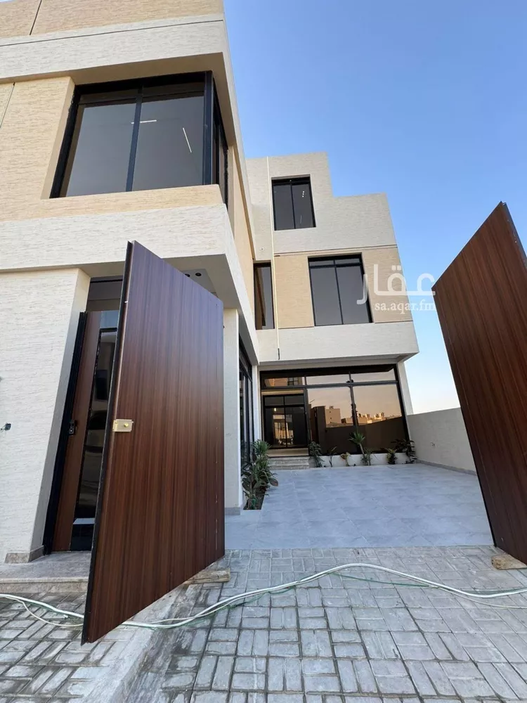 فيلا للبيع في شارع عبدالقادر بن عبدالوارث, حي المهدية, مدينة الرياض, منطقة الرياض