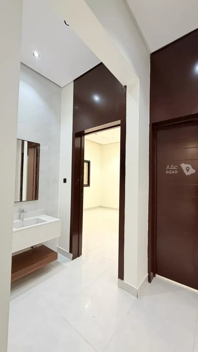 Floor for Sale in Riyadh Al Aziziyah