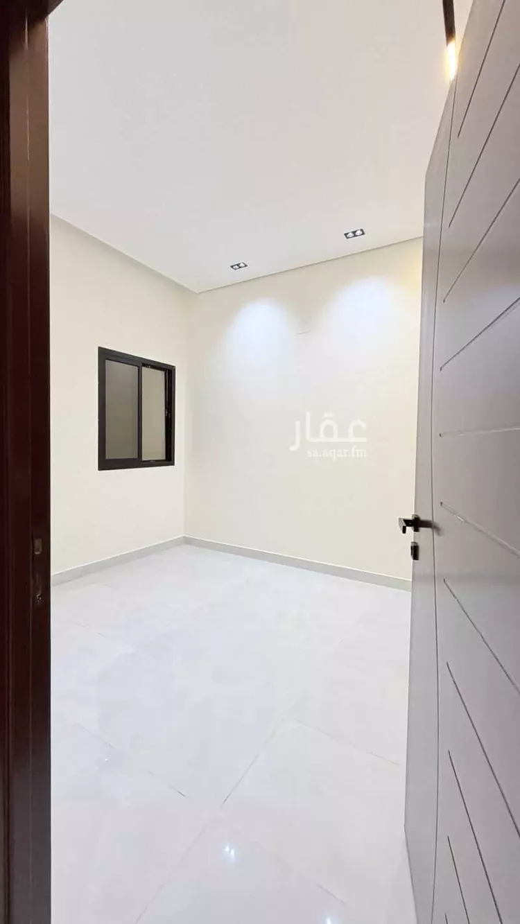 دور للبيع في شارع ابن أمامة, حي العزيزية, مدينة الرياض, منطقة الرياض صورة 2