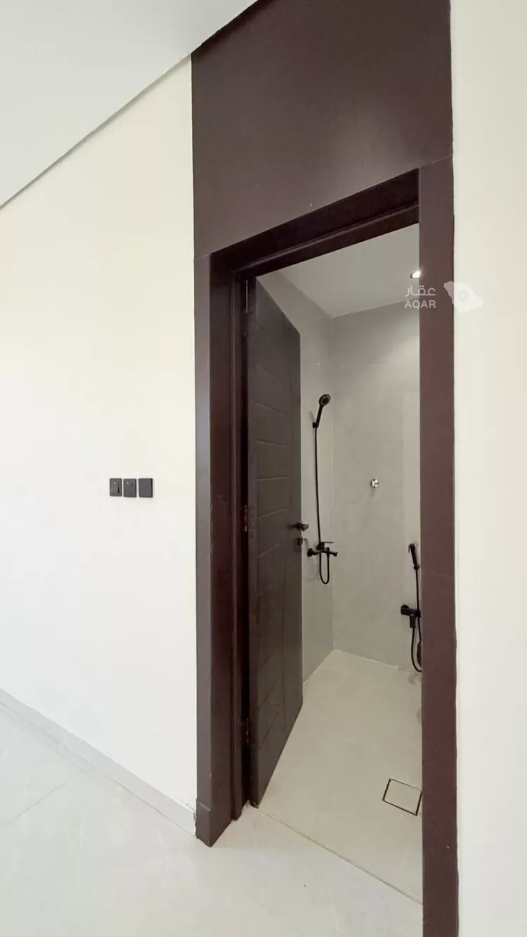 دور للبيع في شارع الريحانية, حي بدر, مدينة الرياض, منطقة الرياض 11