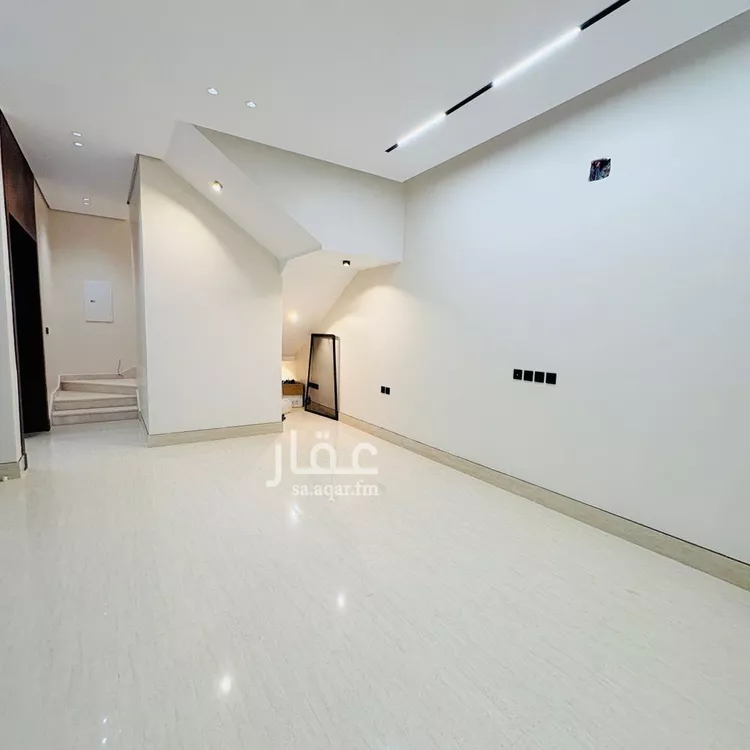 فيلا للبيع في شارع قطب الدين بن السلطان, حي المهدية, مدينة الرياض, منطقة الرياض صورة 5