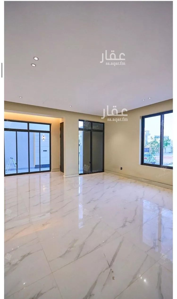 فيلا للبيع في شارع السيل الكبير, حي المهدية, مدينة الرياض, منطقة الرياض صورة 2