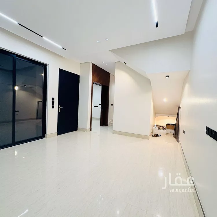 فيلا للبيع في شارع قطب الدين بن السلطان, حي المهدية, مدينة الرياض, منطقة الرياض صورة 4