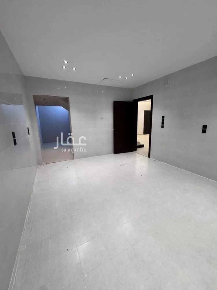 فيلا للبيع في شارع السيل الكبير, حي المهدية, مدينة الرياض, منطقة الرياض 11