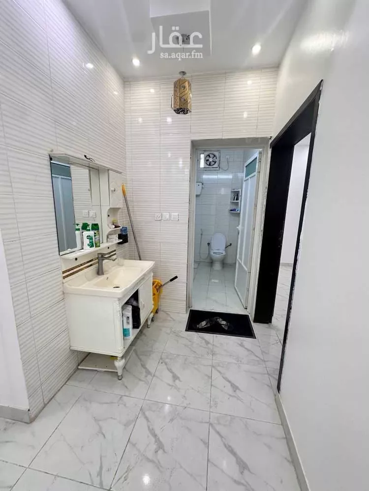 شقة للإيجار في شارع شارع جعيل ابن زياد الاشجع, حي النهضة, مدينة بيش, منطقة جازان صورة 3