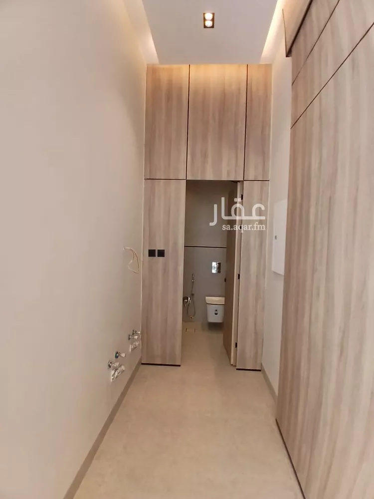 فيلا للبيع في شارع وادي الساحل, حي الرمال, مدينة الرياض, منطقة الرياض