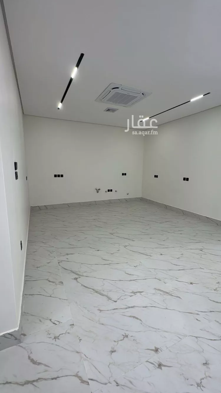 فيلا للبيع في شارع السيل الكبير, حي المهدية, مدينة الرياض, منطقة الرياض 10