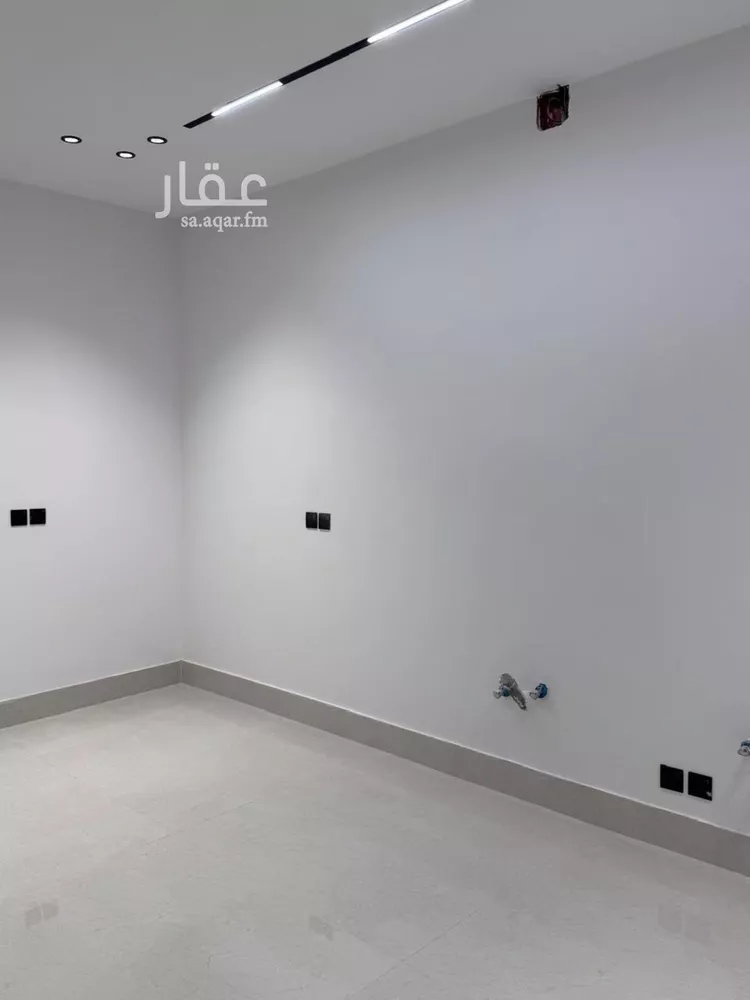 فيلا للبيع في شارع أنس الكناني, حي المهدية, مدينة الرياض, منطقة الرياض صورة 3