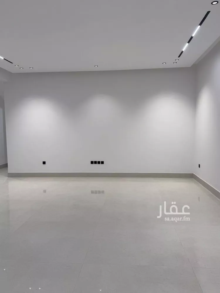 فيلا للبيع في شارع أنس الكناني, حي المهدية, مدينة الرياض, منطقة الرياض صورة 2