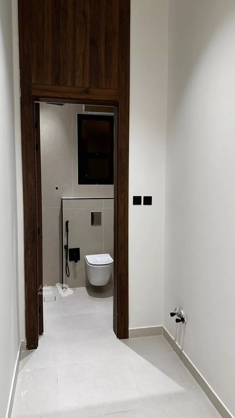 عمارة للبيع في شارع جبل الدخان, حي ظهرة لبن, مدينة الرياض, منطقة الرياض 8