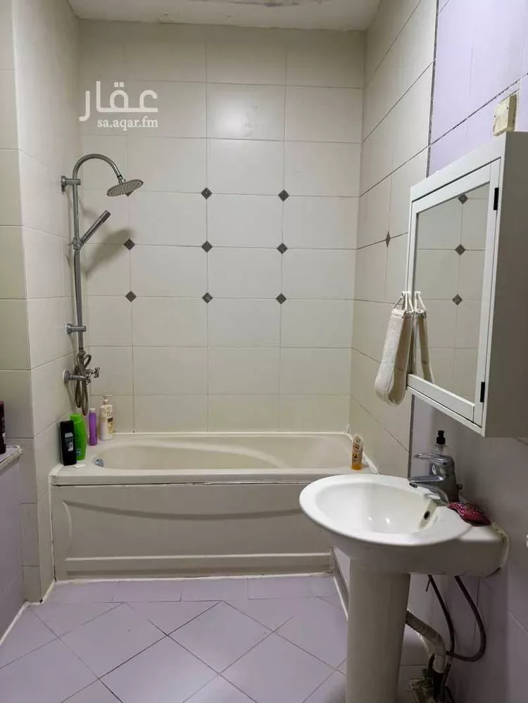 شقة للبيع في شارع 2312071, حي الإسكان, مدينة الدمام, المنطقة الشرقية صورة 3