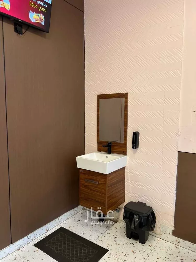 محل للإيجار في شارع حذيفة ابن اوس ، حي الشفاء ، خميس مشيط ، خميس مشيط صورة 5