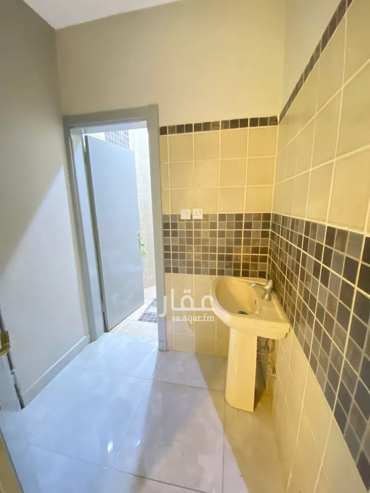 شقة للإيجار في شارع عبدالله بن الزبير, حي العريجاء الغربي, مدينة الرياض, منطقة الرياض صورة 4