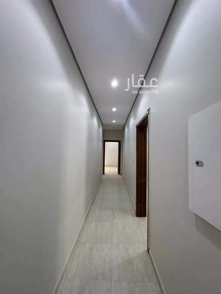 فيلا للبيع في شارع أحمد بشناق, حي الرمال, مدينة الرياض, منطقة الرياض 8