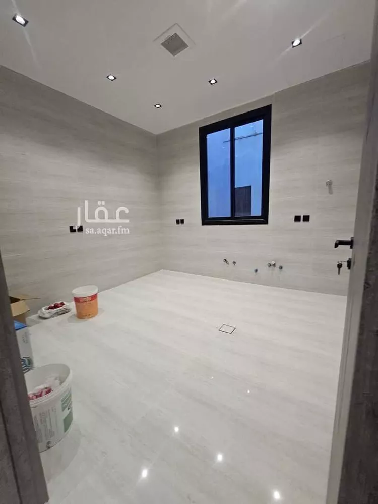دور للبيع في شارع طريق خريص, حي النظيم, مدينة الرياض, منطقة الرياض 9