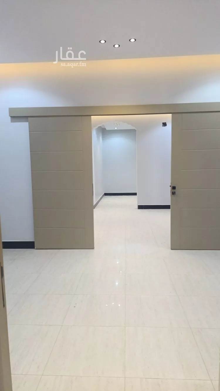 فيلا للبيع في شارع عكاظ عجلان, حي عكاظ, مدينة الرياض, منطقة الرياض 13
