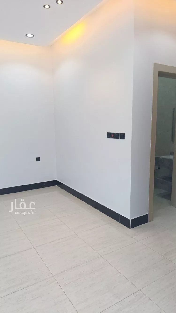 فيلا للبيع في شارع عكاظ عجلان, حي عكاظ, مدينة الرياض, منطقة الرياض 9