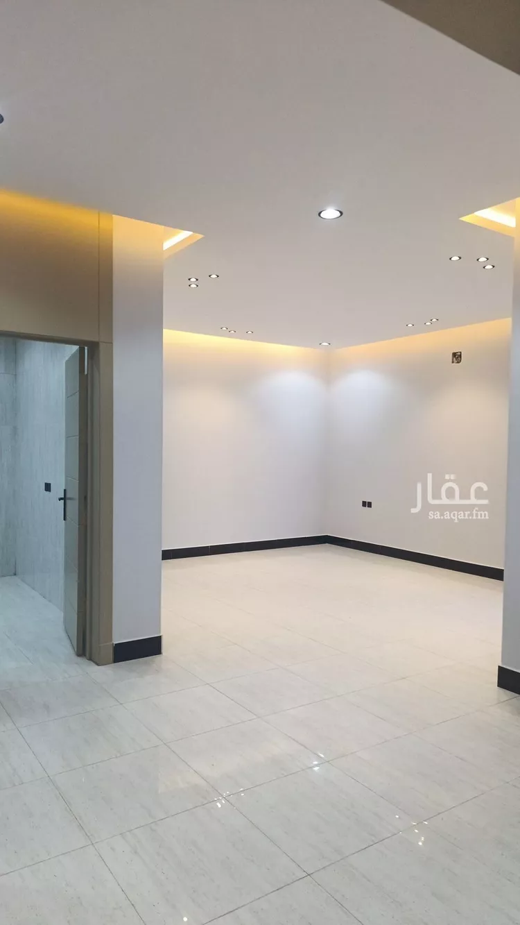 دور للبيع في شارع عكاظ عجلان, حي عكاظ, مدينة الرياض, منطقة الرياض صورة 2