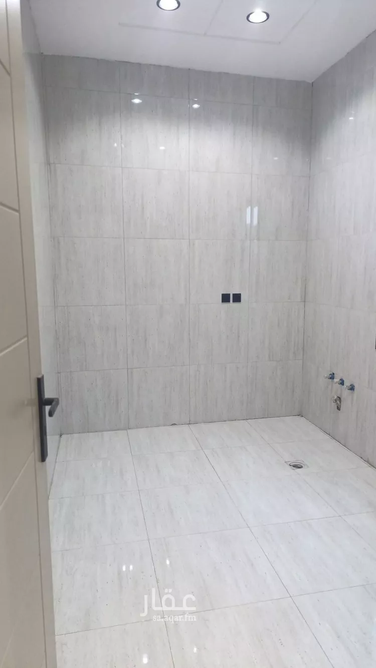 دور للبيع في شارع عكاظ عجلان, حي عكاظ, مدينة الرياض, منطقة الرياض صورة 2