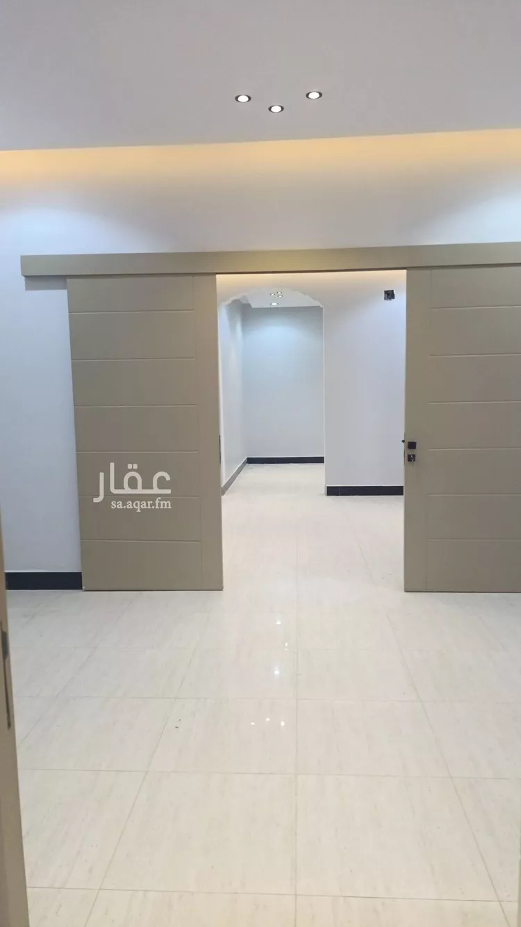 فيلا للبيع في شارع عكاظ عجلان, حي عكاظ, مدينة الرياض, منطقة الرياض 7