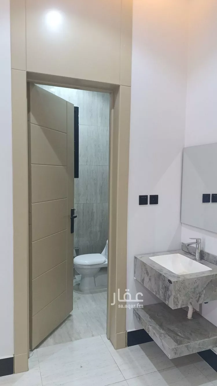 Floor for Sale in Riyadh Okaz 8