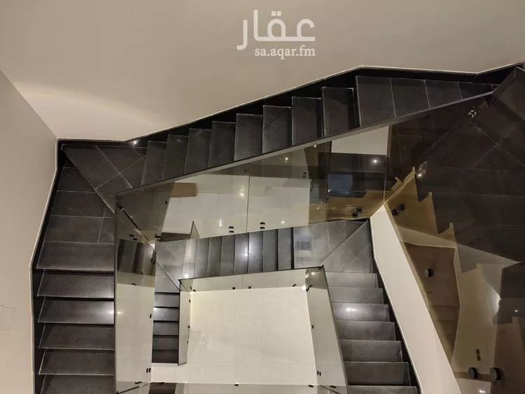 فيلا للبيع في شارع المكاسب, حي الأمواج, مدينة الخبر, المنطقة الشرقية 9