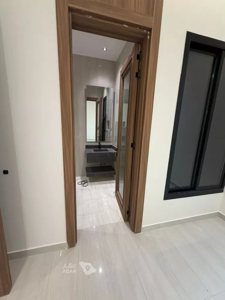 Floor for Sale in Riyadh As Saadah 10