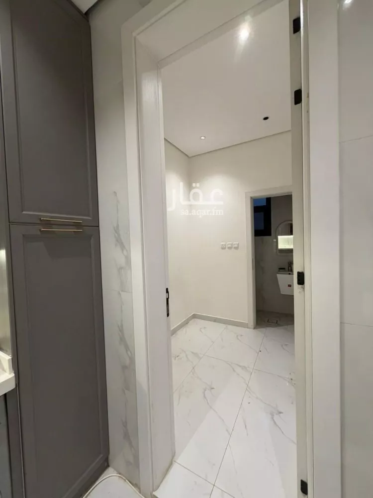 Floor for Rent in Riyadh Ar Rimal 7