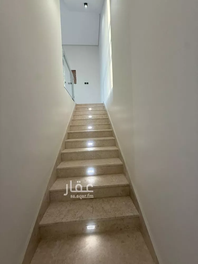 فيلا للبيع في شارع قطب الدين بن السلطان, حي المهدية, مدينة الرياض, منطقة الرياض صورة 2