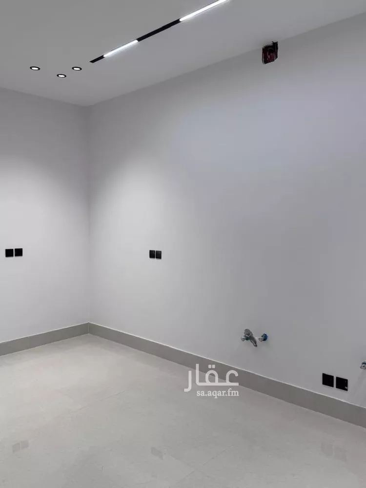 فيلا للبيع في شارع أنس الكناني, حي المهدية, مدينة الرياض, منطقة الرياض صورة 4