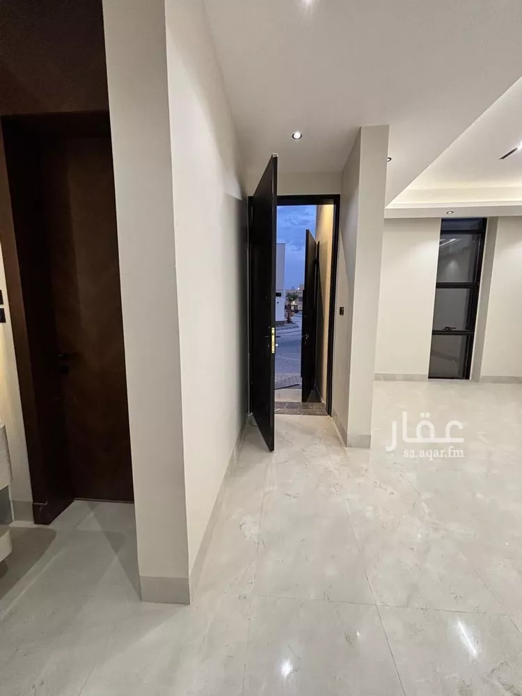 فيلا للبيع في شارع السيل الكبير, حي المهدية, مدينة الرياض, منطقة الرياض 12