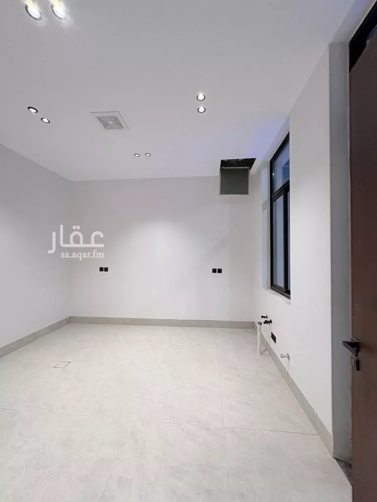 فيلا للبيع في شارع أحمد الكازروني, حي المهدية, مدينة الرياض, منطقة الرياض 25