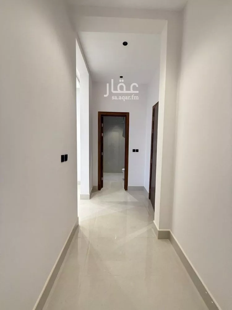 فيلا للبيع في شارع أبي الحسن الأسفرائيني, حي المهدية, مدينة الرياض, منطقة الرياض صورة 2