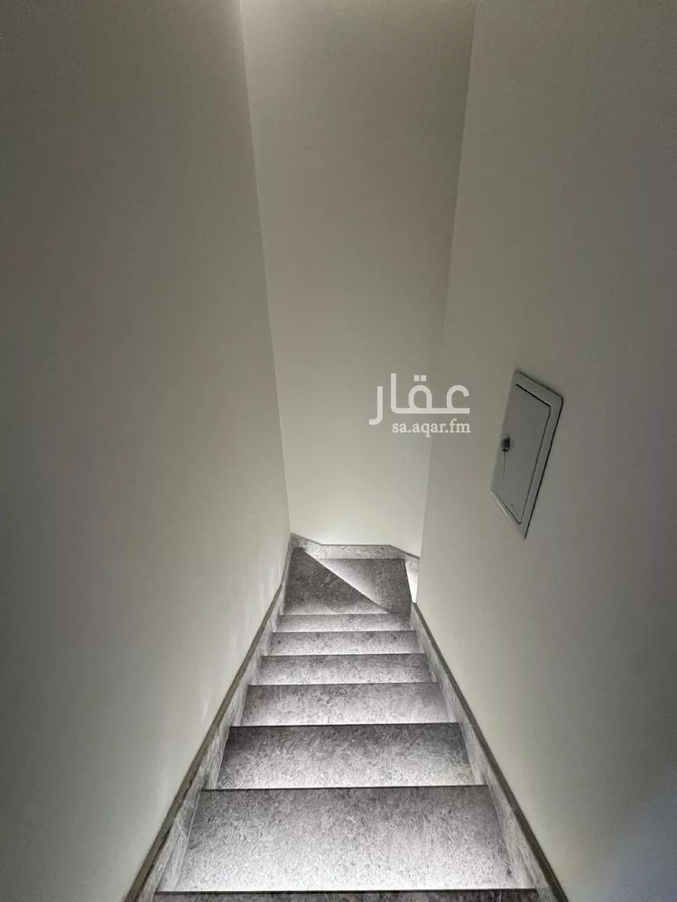 فيلا للبيع في شارع سعد الله بن مجالد, حي المهدية, مدينة الرياض, منطقة الرياض صورة 3