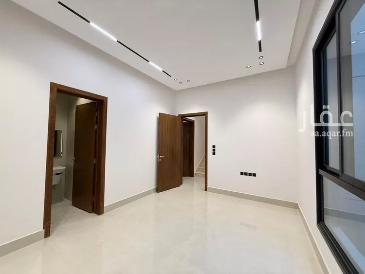 فيلا للبيع في شارع أبي الحسن الأسفرائيني, حي المهدية, مدينة الرياض, منطقة الرياض صورة 3