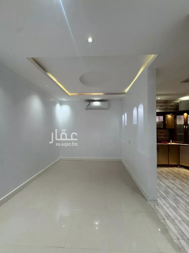 شقة للإيجار في شارع الفجر, حي عرقة, مدينة الرياض, منطقة الرياض 8