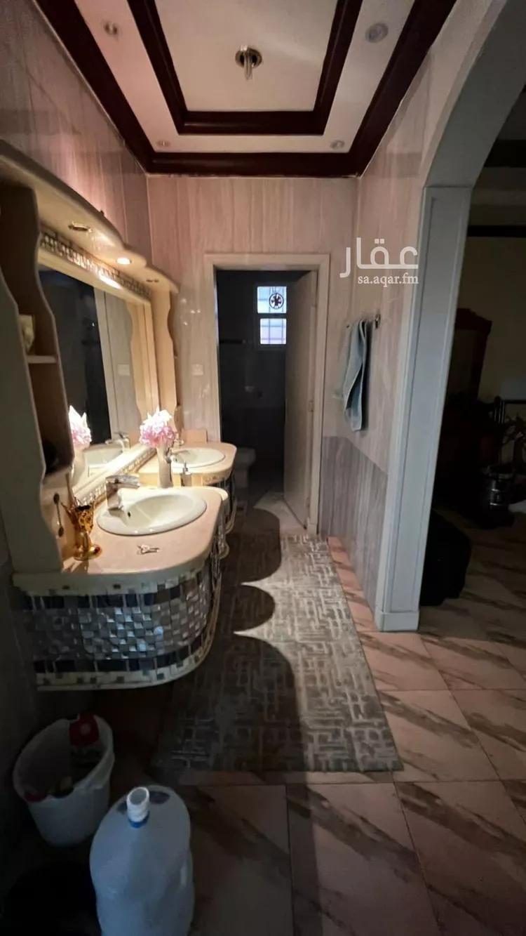 فيلا للبيع في شارع أبي بكر القباني, حي إشبيلية, مدينة الرياض, منطقة الرياض صورة 2