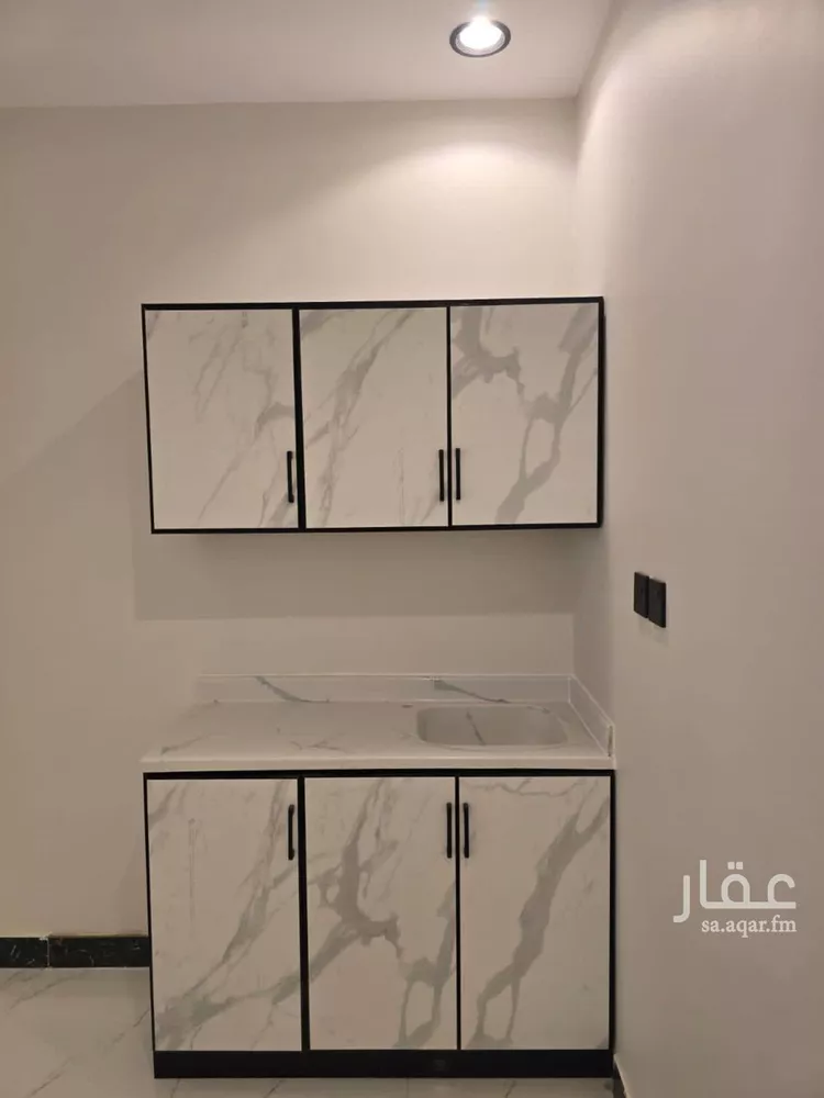 شقة للإيجار في شارع أبي غانم الحلبي, حي الضباط, مدينة الرياض, منطقة الرياض