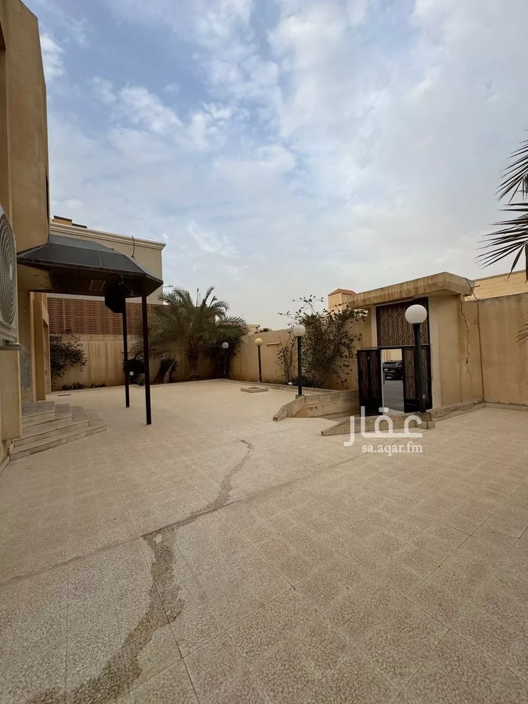 فيلا للبيع في شارع محمد شمس الدين الأمبابي, حي الرحمانية, مدينة الرياض, منطقة الرياض صورة 2